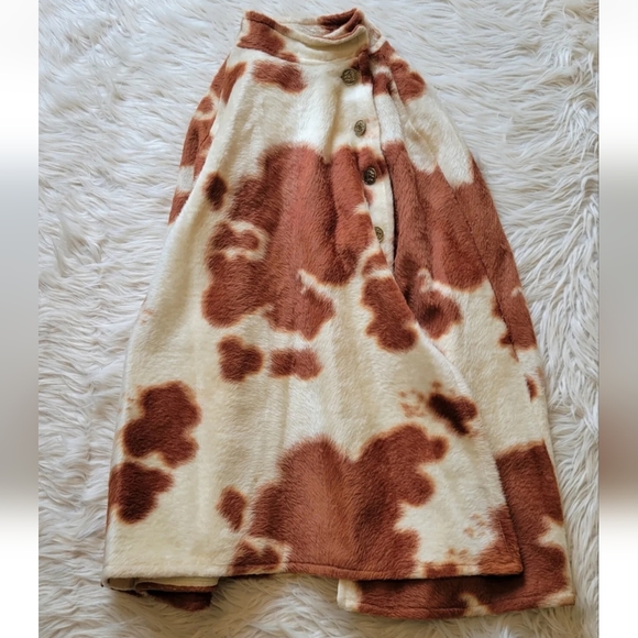 Vtg Faux Cowhide Cape Bronze Button One Size Boho Cowboy Handmade One Of Kind - Picture 4 of 10